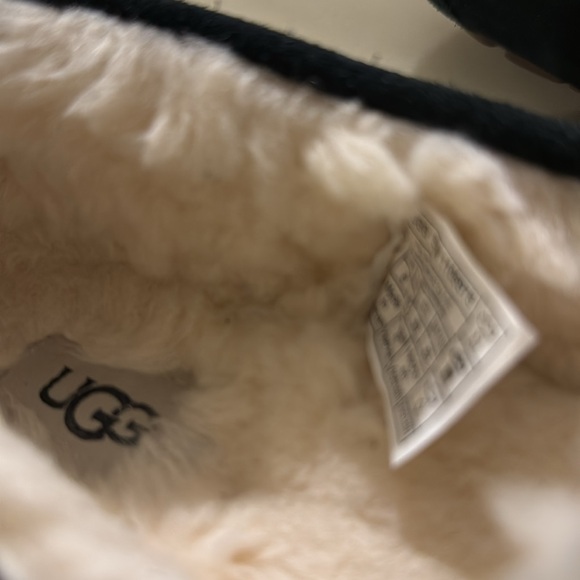 Uggs “Ansley” moccasins black Sz 8 like new - Picture 2 of 4